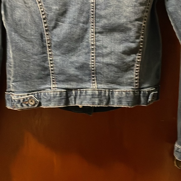 Rock & Republic Blue Denim Distressed Jacket NWOT - Picture 11 of 13